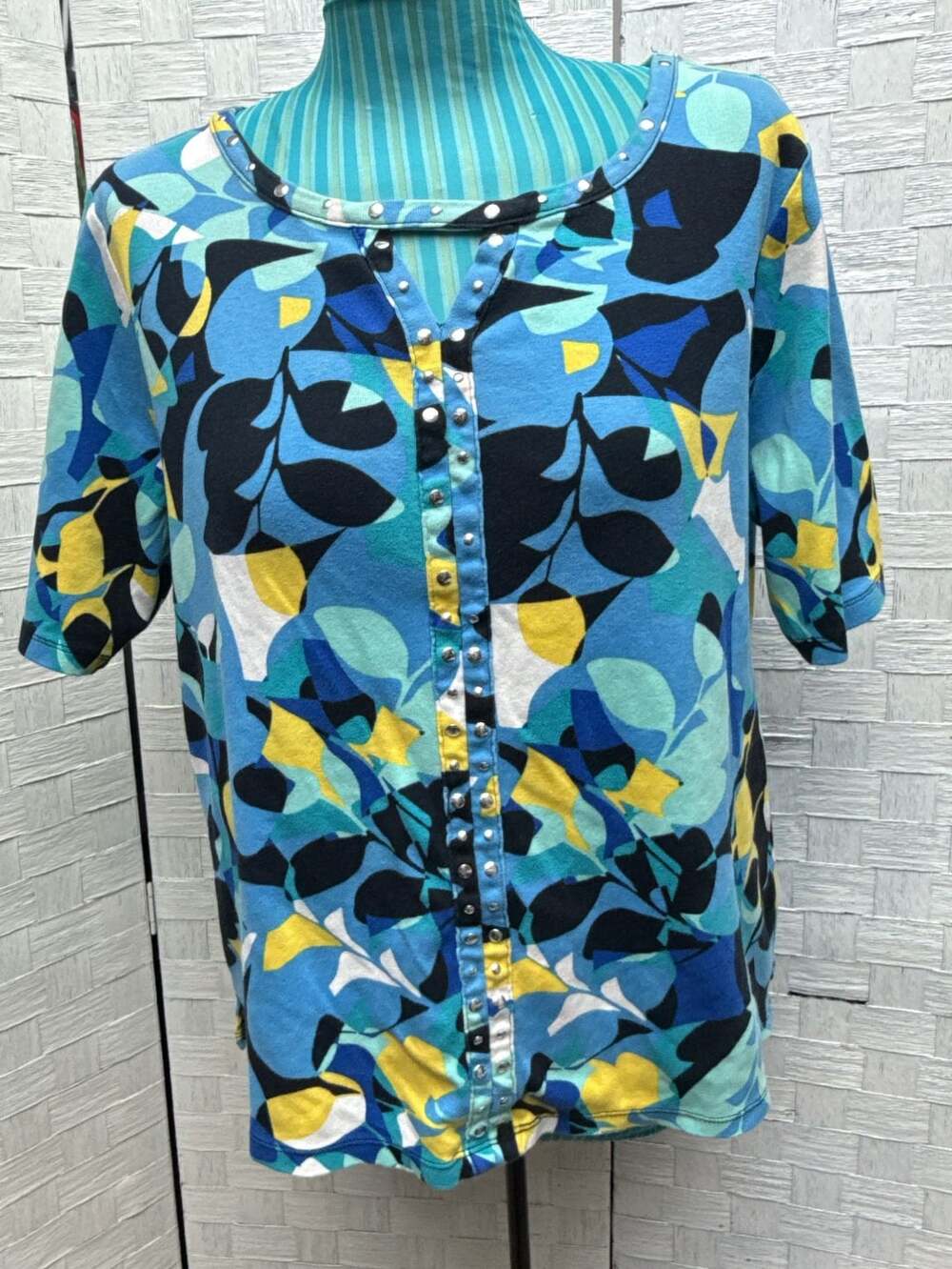 Rafaella Floral Studded Top Size XL Blue Short Sleeve